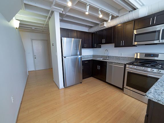 4th image of 1900 W 25th St APT 404