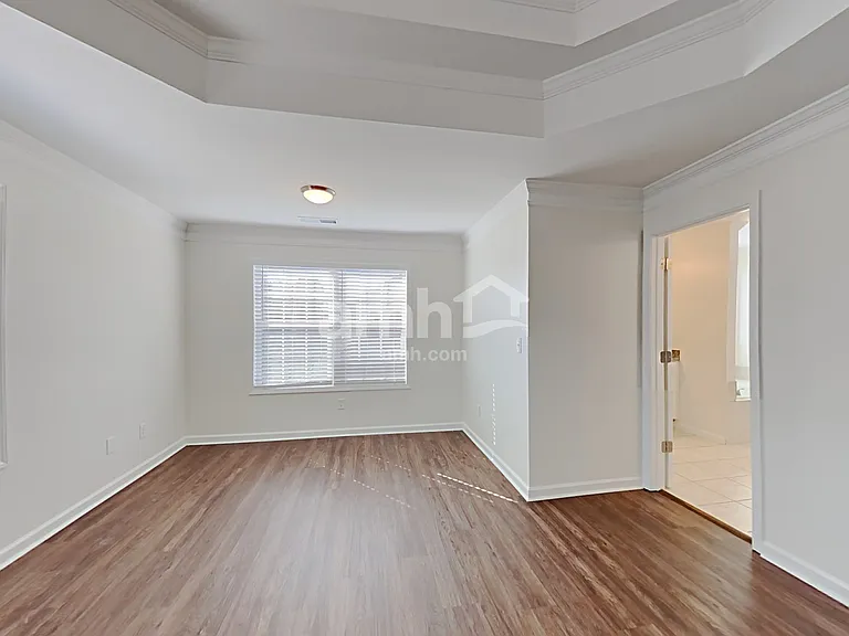 979 Park Knoll Ct — Photo 8