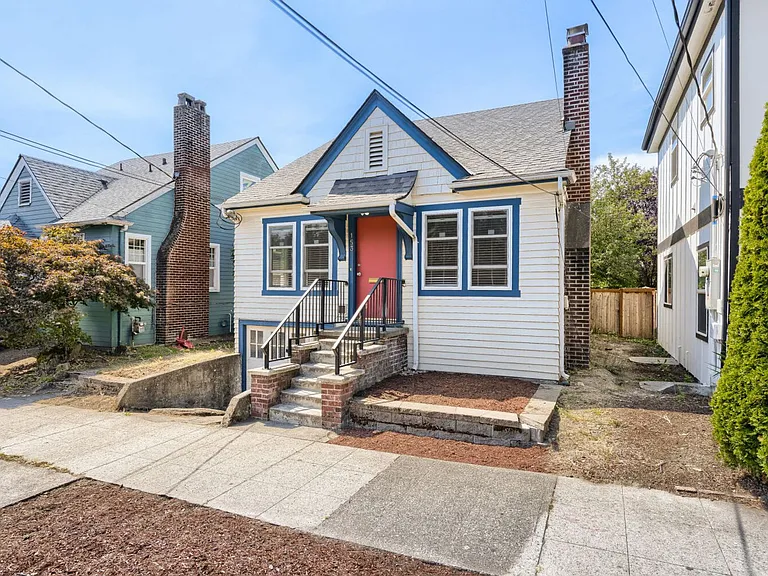 153 18th Ave — Photo 1