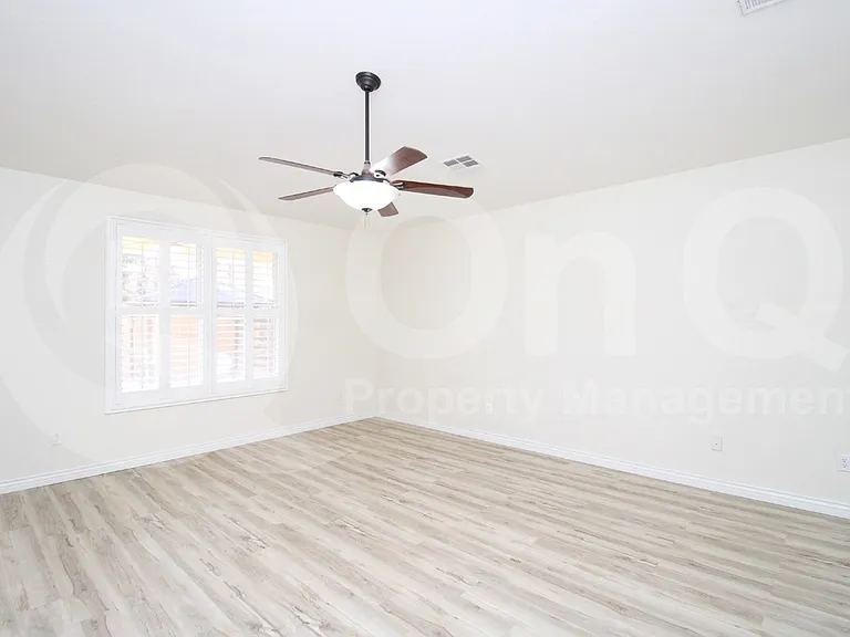 2451 E Honeysuckle Pl — Photo 10