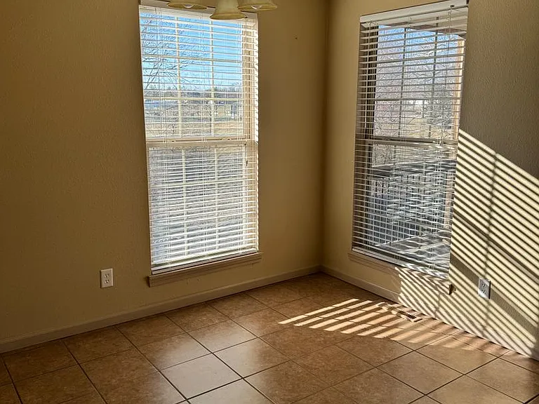 403 Camel Ct — Photo 6