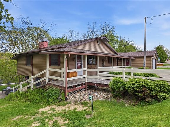 2nd image of 1275 Holiday Ln