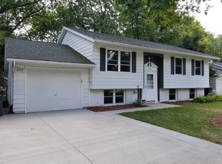 6524 Medford Ln NE, Cedar Rapids, IA 52402