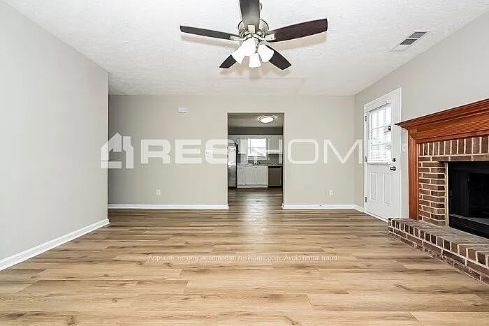 5949 Creekside Dr — Photo 4