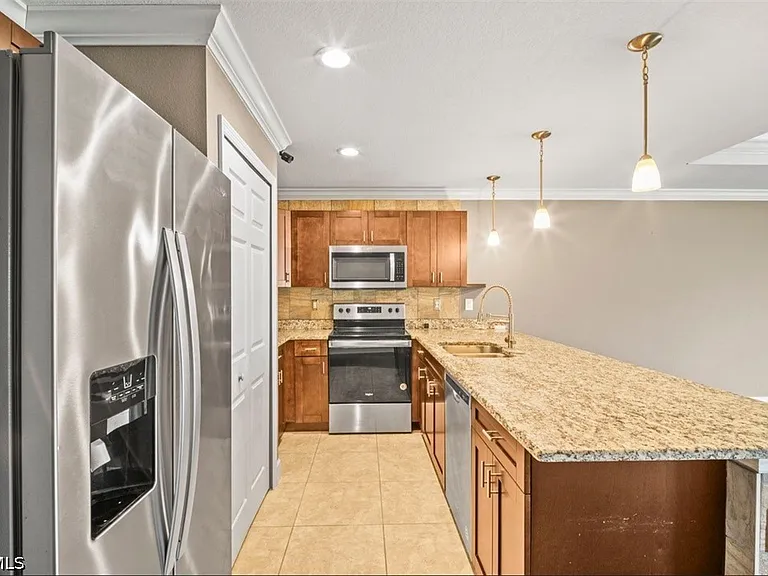 1530 Gretchen Ave S — Photo 5