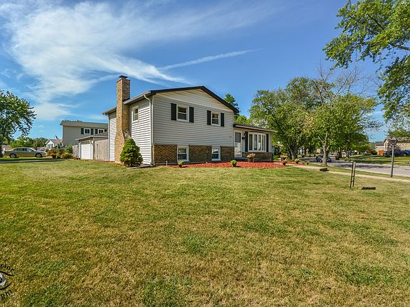 2nd image of 5729 Victoria Dr