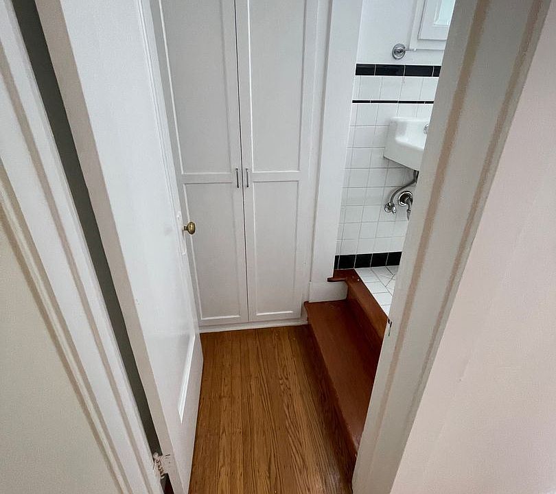 1st image of 1139D Green St