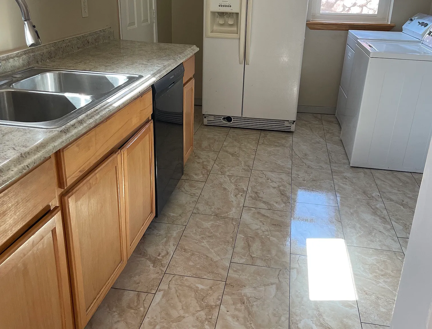 3 bed, 850 sqft, $1,050 — Photo 2