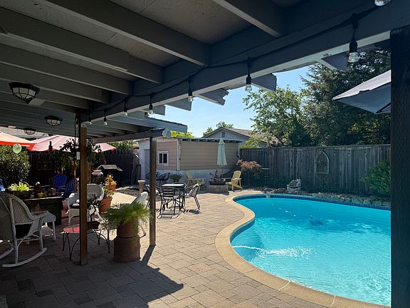 3rd image of 1550 Bluebonnet Way
