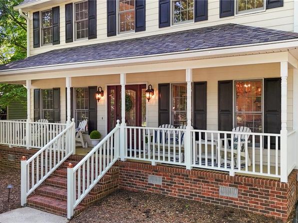 1005 Stuart Dr, Mebane, NC 27302