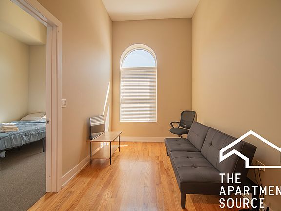 3rd image of 3138 S Indiana Ave #106
