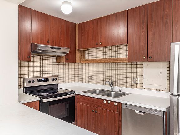 3rd image of 501 Hahaione St #6L
