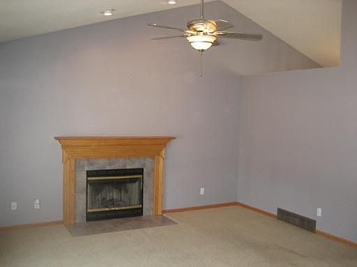 2nd image of 1002 N Oak Creek Dr