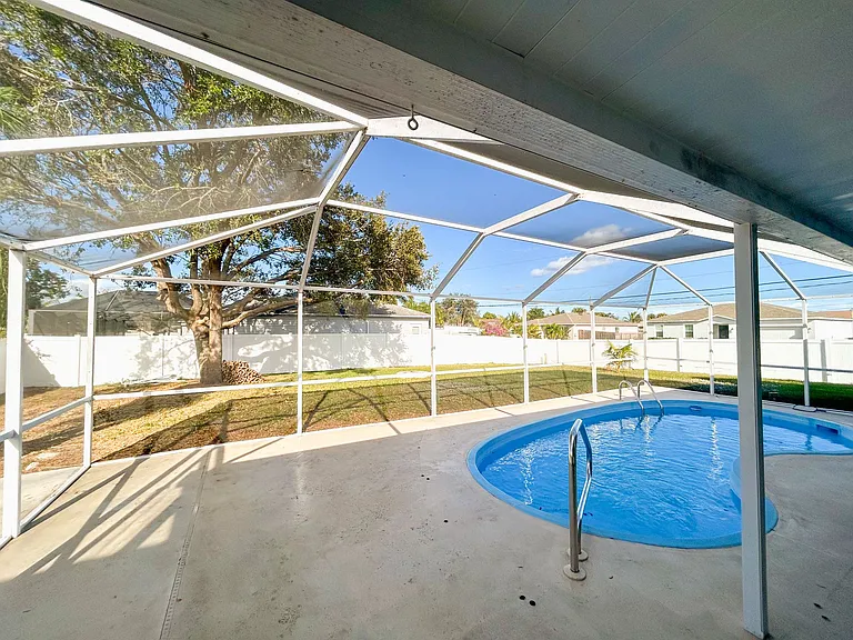 967 SW Aviation Ave — Photo 39