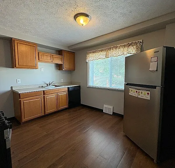 2 bed, 800 sqft, $952 — Photo 2