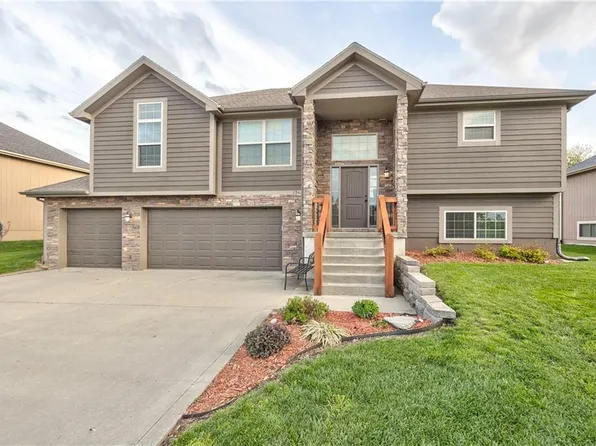 15239 Sycamore St, Basehor, KS 66007