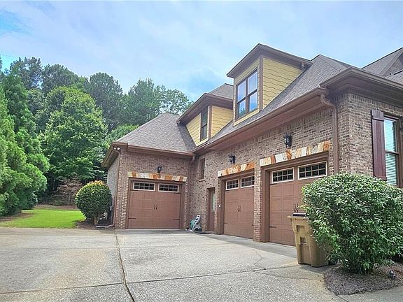 5th image of 930 Chateau Forest Rd