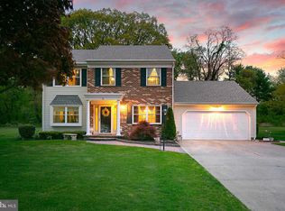 8 Heath Ct, Mount Laurel, NJ 08054