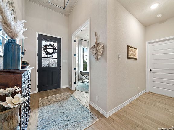5th image of 122 Indigo Bend