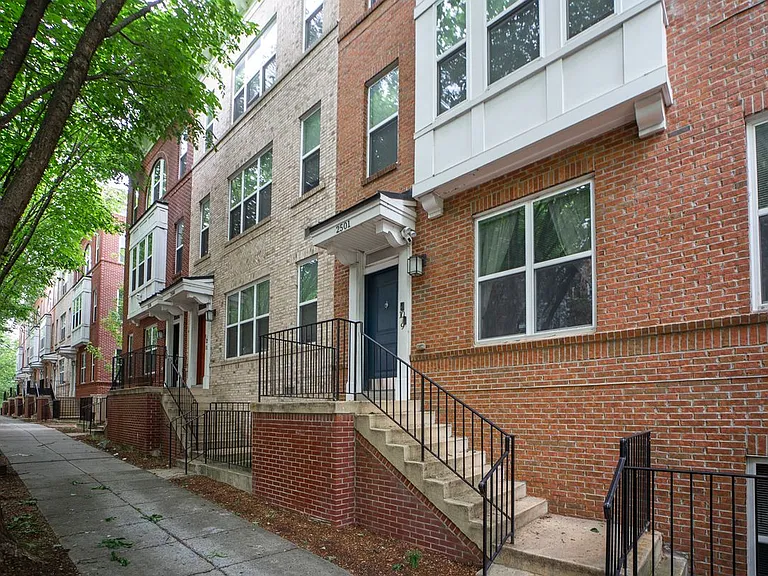 2501 Sayles Pl SE #9 — Photo 2