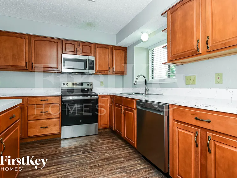 1007 Creighton Ct — Photo 8