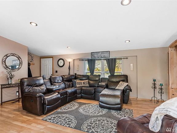 3rd image of 421 E Bay Heights Dr