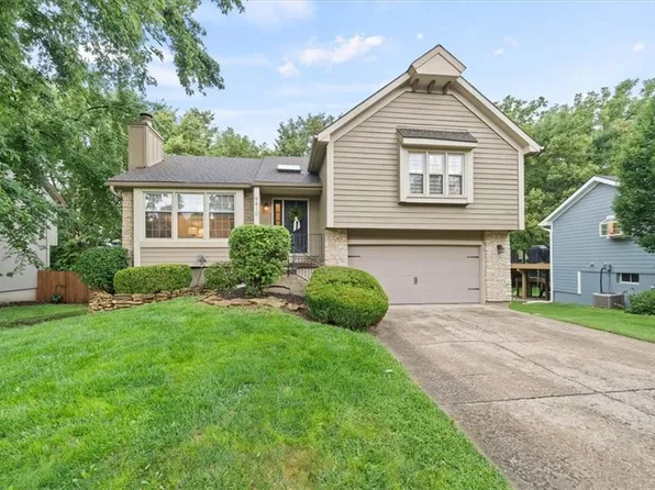9410 Greenway Ln, Lenexa, KS 66215