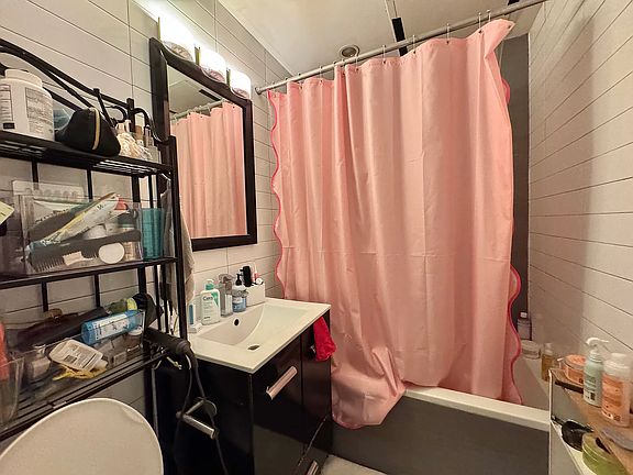 3rd image of 295 Maujer St #2A