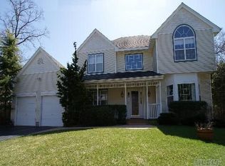 6 Clemens Ct, East Setauket, NY 11733