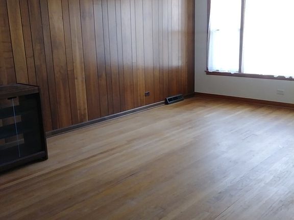 3rd image of 3345 W 91st St