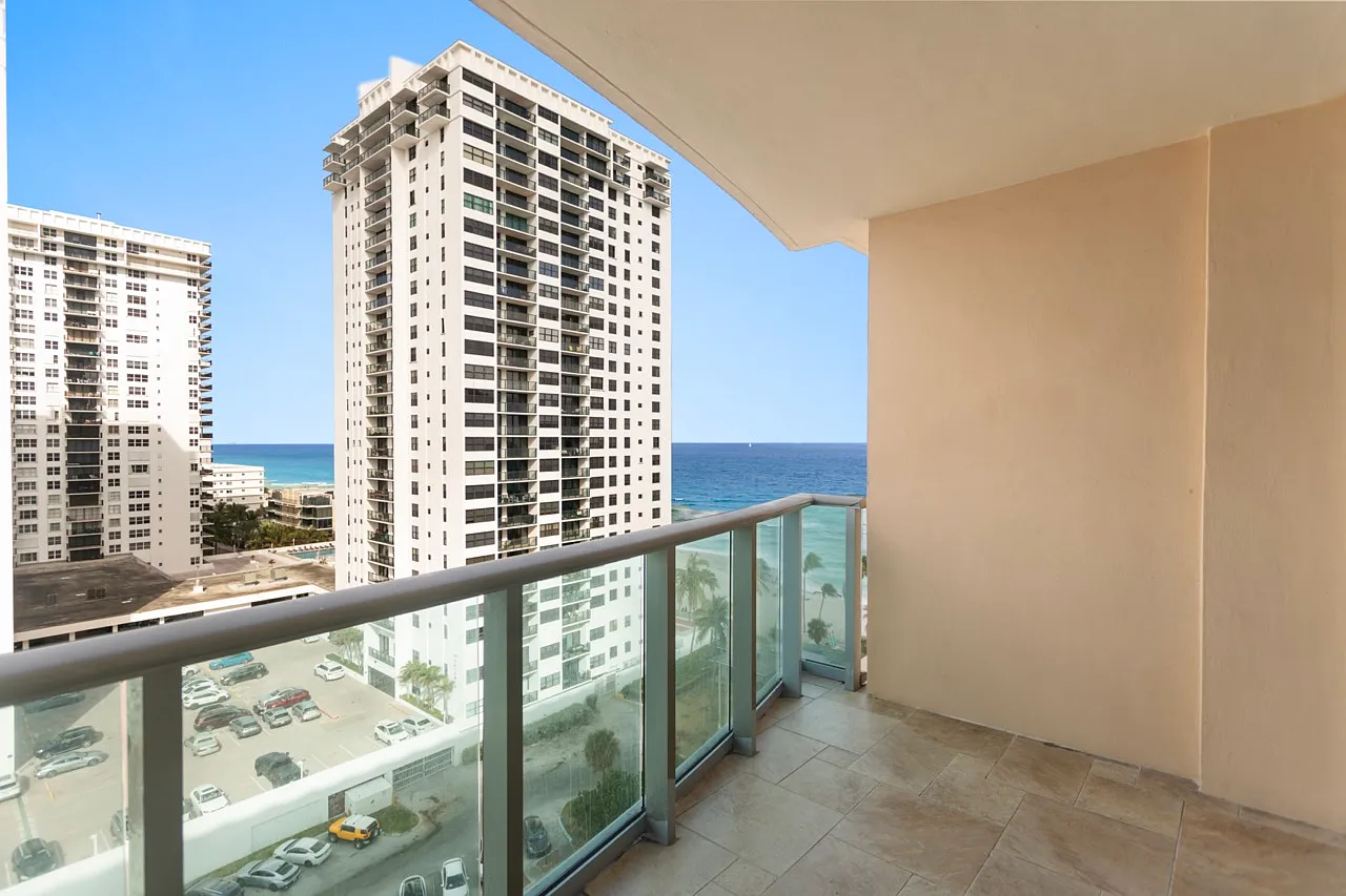 1 bed, 1.5 bath, 835 sqft, $2,300 — Photo 1