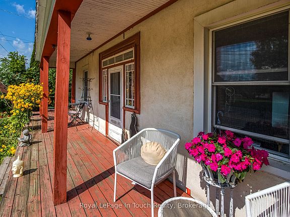 5th image of 328 Lafontaine Rd W