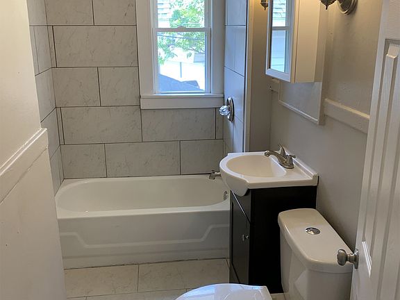 3rd image of 486 E Jenkins Ave