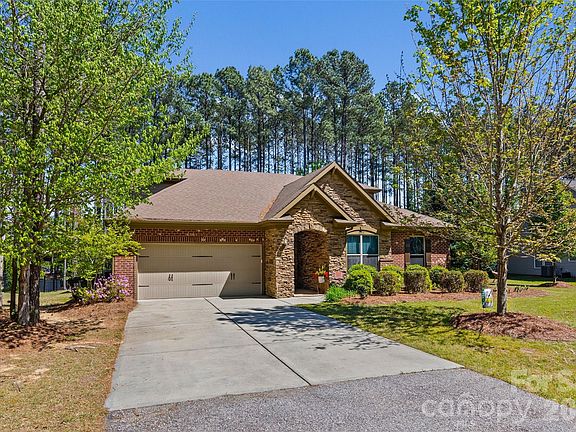 2nd image of 2054 Lometa Rd