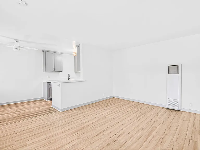 359 East Esther Street — Photo 1