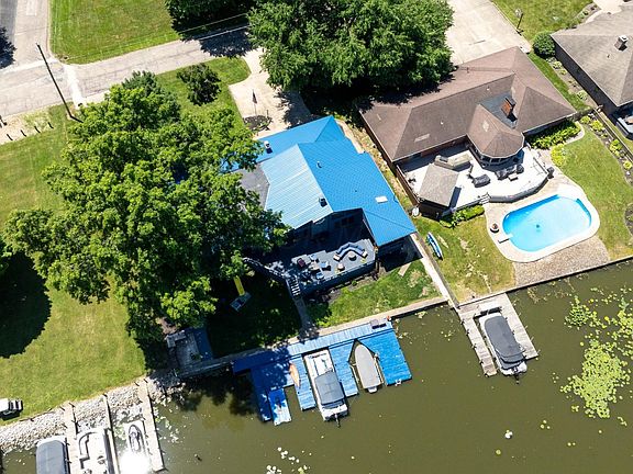 4th image of 991 Lakeshore Dr W