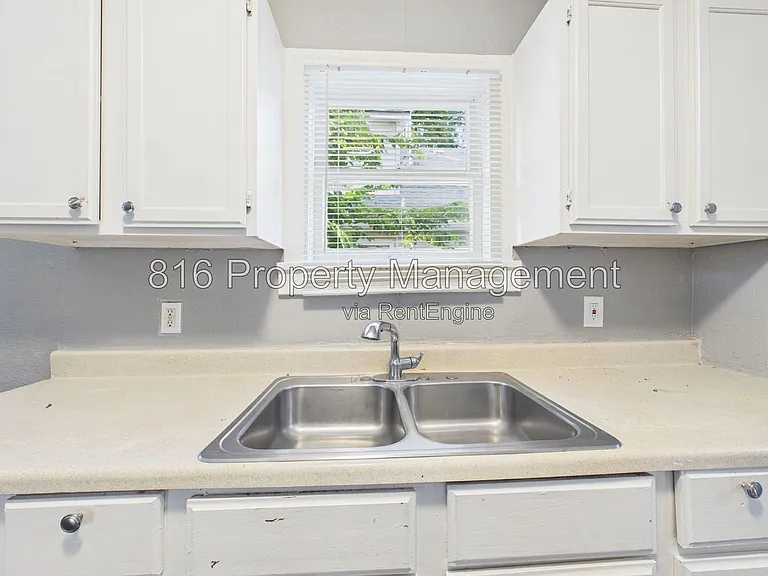 6808 S Benton Ave — Photo 12