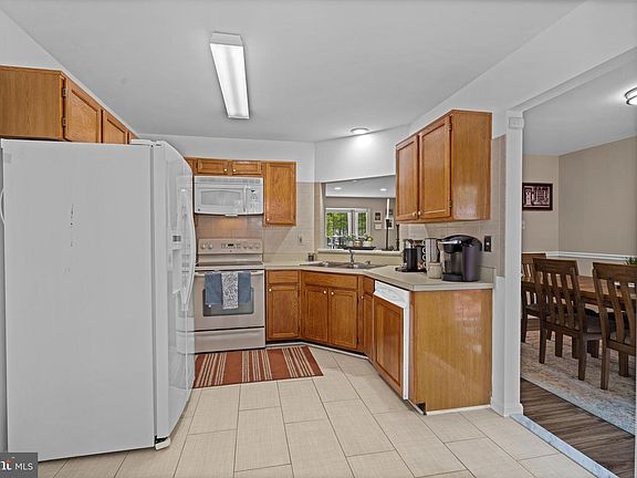 5th image of 57 Silentwood Ct