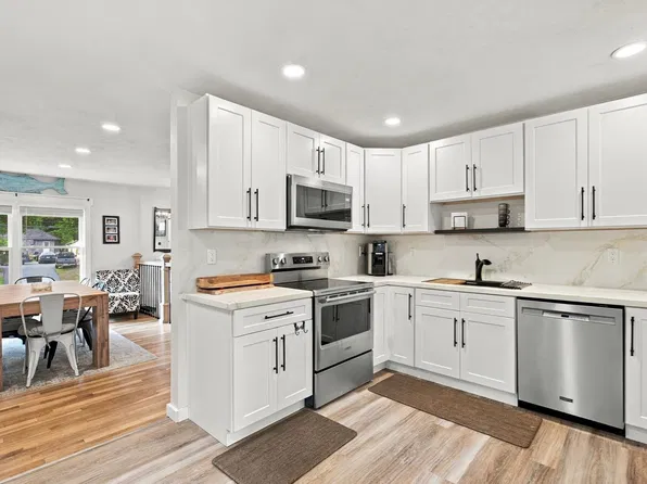 61 Esta Rd, Plymouth, MA 02360