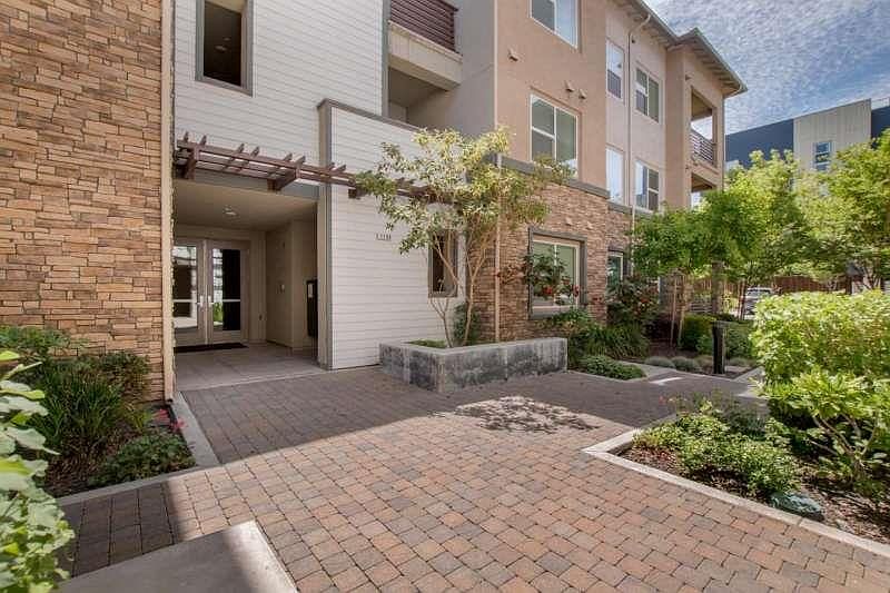 1st image of 1130 Karby Ter Unit 204