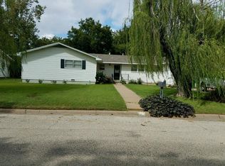 210 Pennsylvania Ave, Graham, TX 76450