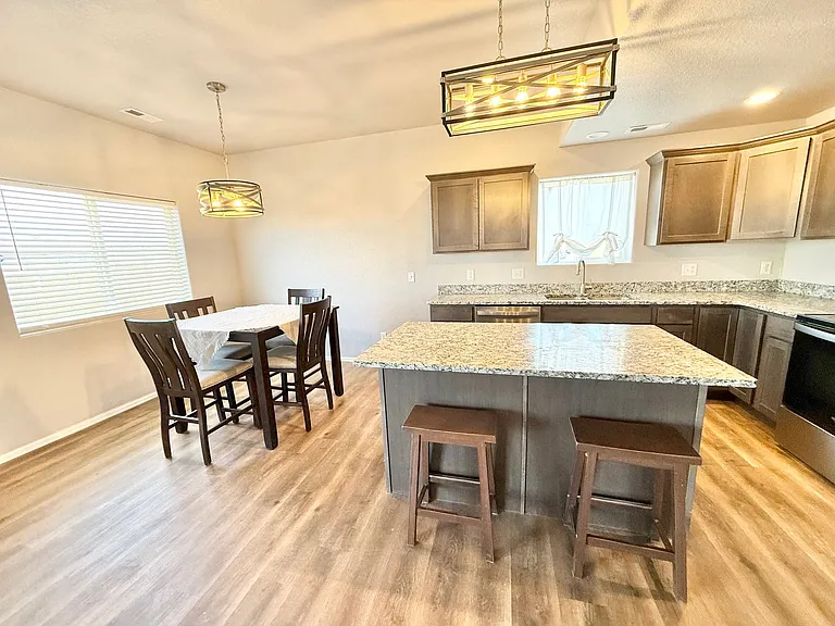 783 S Sweetwater Dr — Photo 3