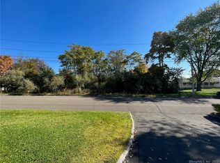 27 Stowe Dr, Shelton, CT 06484
