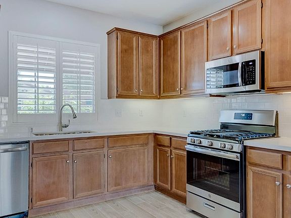 2nd image of 74544 King Fisher Cir