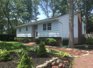 99 N Huron St, Ronkonkoma, NY 11779