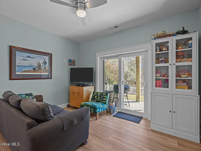 310 Lord Berkeley Dr — Photo 9