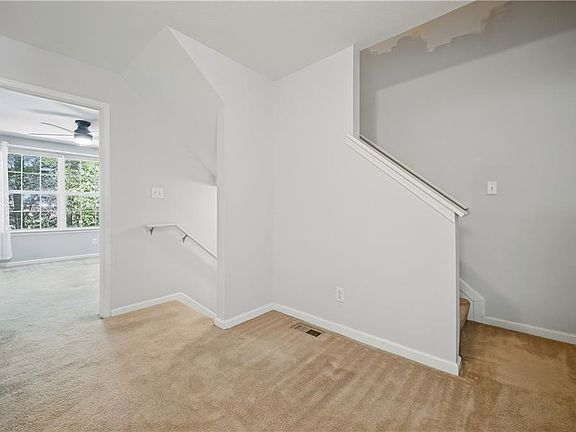5th image of 225 Citizens Ln
