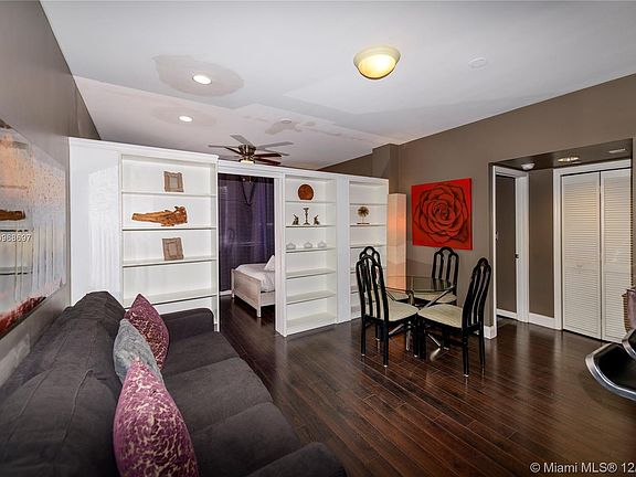 2nd image of 834 Ocean Dr #211