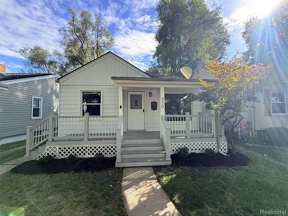 1st image of 830 Channing St