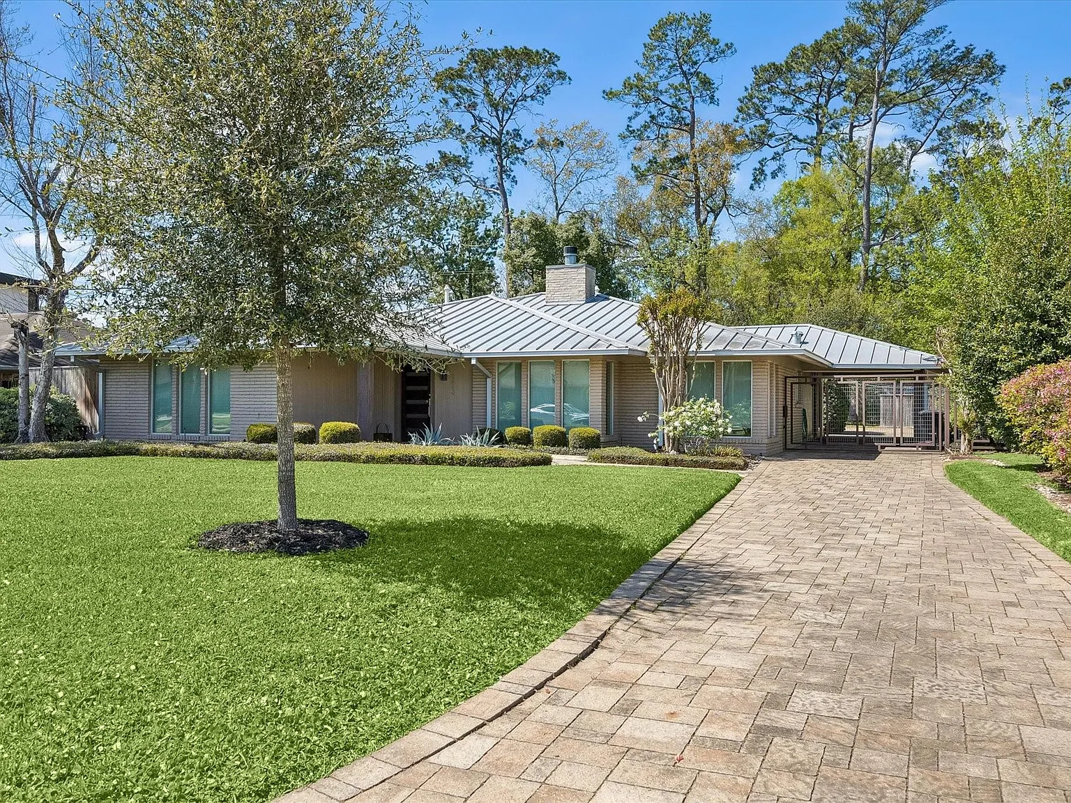 4 bed, 3.5 bath, 3896 sqft, $11,795 — Photo 1